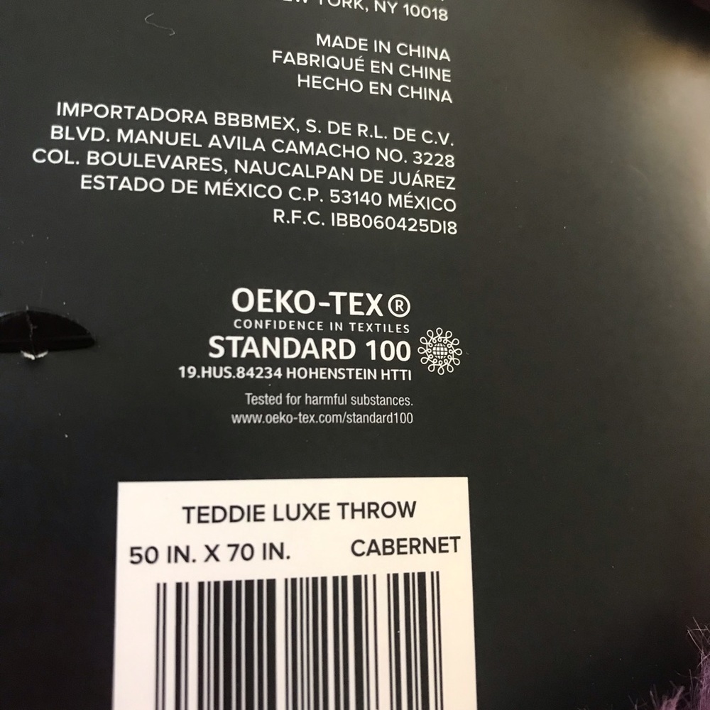 UGG Luxe  throw so very soft  in Cabernet color . - Picture 8 of 13